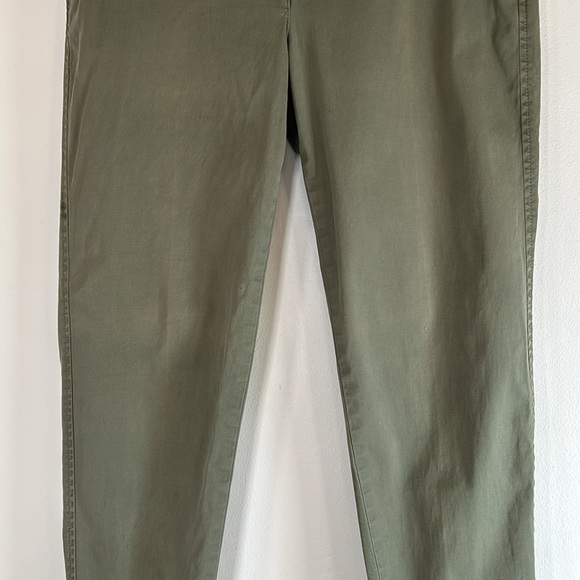 Talbots Girlfriend Chino Mid-Rise Women’s Size 8 Army Green Relaxed Fit Chinos - Picture 5 of 13
